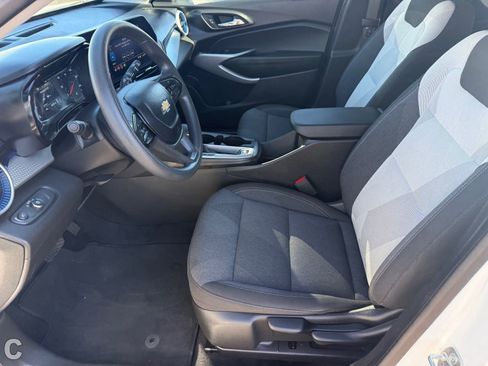 Used 2024 Chevrolet Trax LS w/ LS Convenience Package image 17