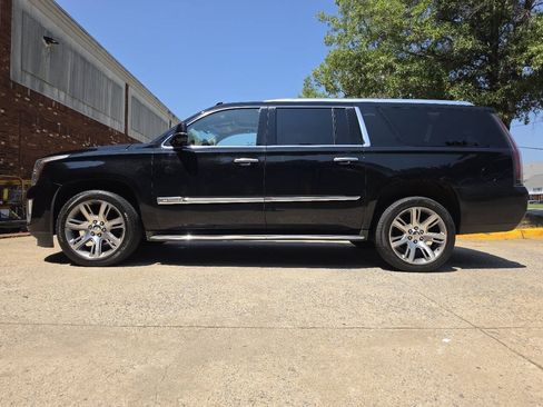 Used 2016 Cadillac Escalade ESV Luxury AWD/4WD image 2