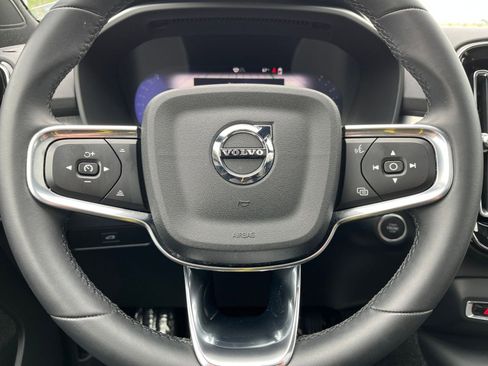 Used 2024 Volvo XC40 B5 Core AWD/4WD image 30