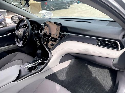 Used 2022 Toyota Camry LE image 14
