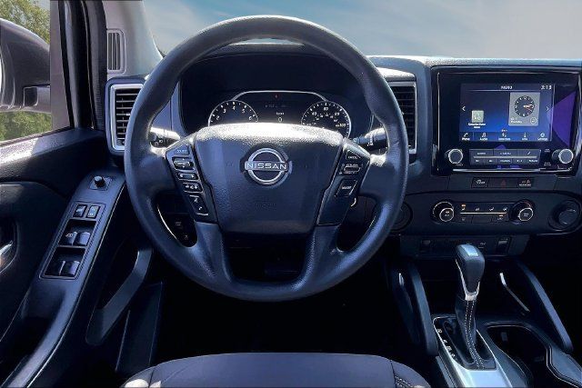 Certified 2023 Nissan Frontier SV w/ Tow Package RWD image 9