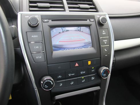 Used 2017 Toyota Camry SE image 17