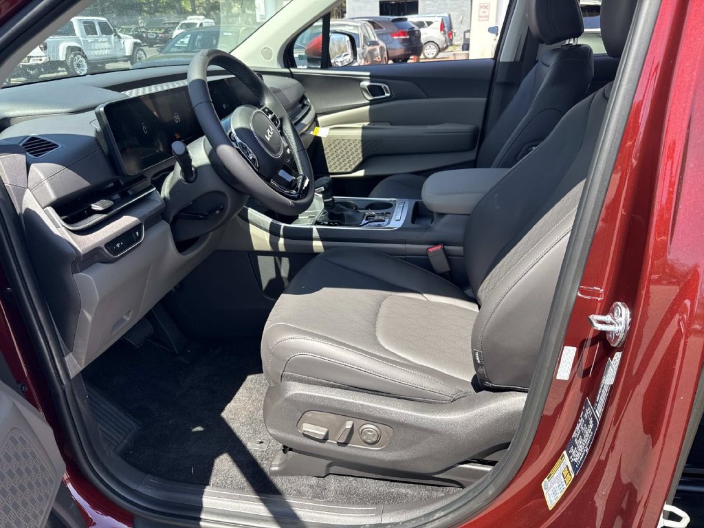 New 2026 Kia Carnival EX FWD image 9