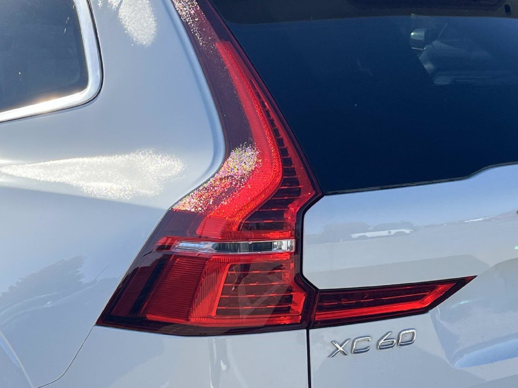 Used 2020 Volvo XC60 T5 Momentum FWD image 9