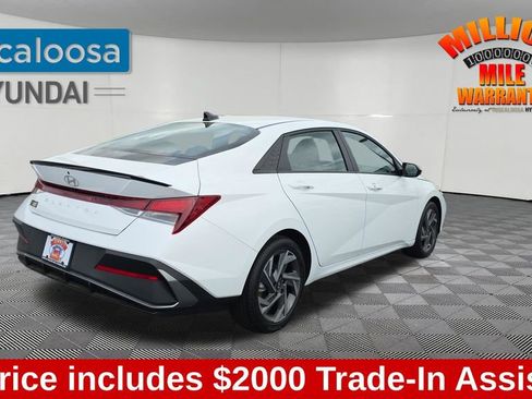 Used 2025 Hyundai Elantra Sport image 8