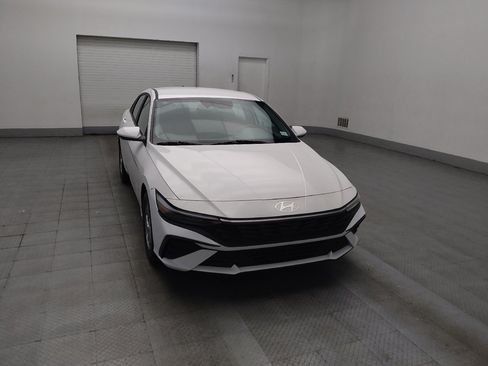 Used 2024 Hyundai Elantra SE image 14