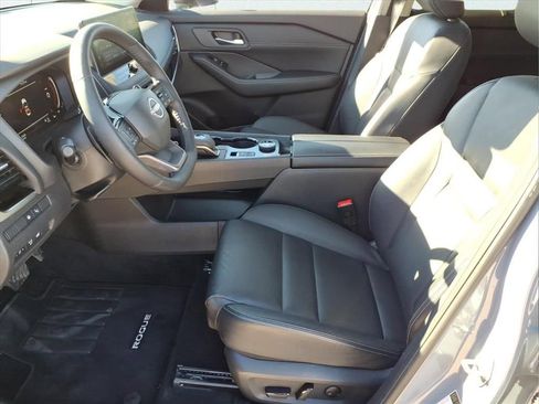 Used 2025 Nissan Rogue SL w/ Tech Package image 15
