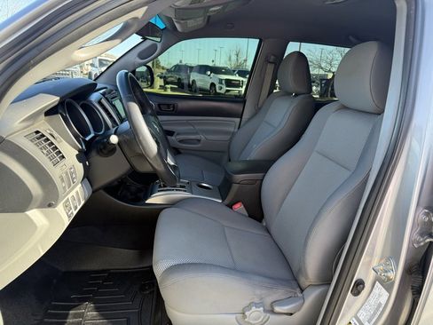 Used 2015 Toyota Tacoma PreRunner image 25