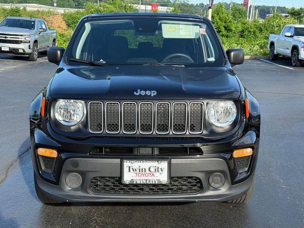 Used 2023 Jeep Renegade Latitude AWD/4WD image 9