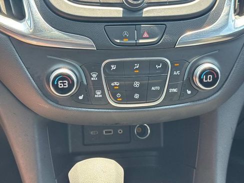 Used 2024 Chevrolet Equinox LT FWD image 33