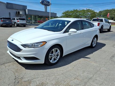 Used 2018 Ford Fusion SE FWD image 1