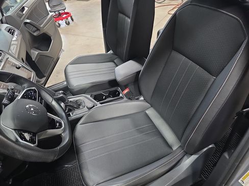 Used 2022 Volkswagen Tiguan SE R-Line image 15