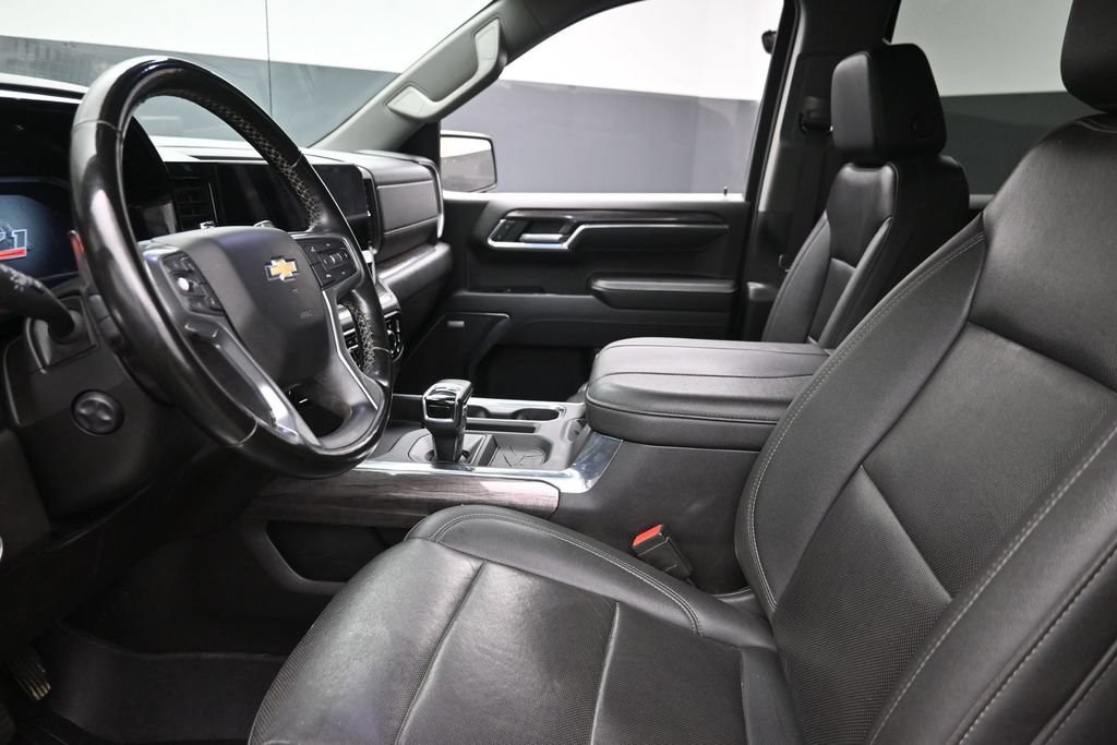 Used 2024 Chevrolet Silverado 1500 LTZ AWD/4WD image 16
