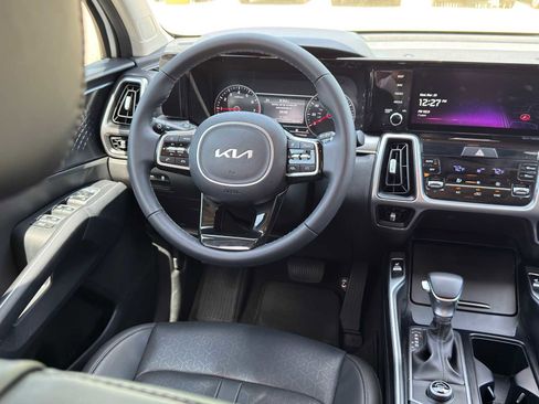 Used 2023 Kia Sorento S image 23
