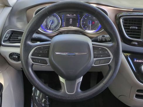 Used 2020 Chrysler Voyager Lxi FWD image 23