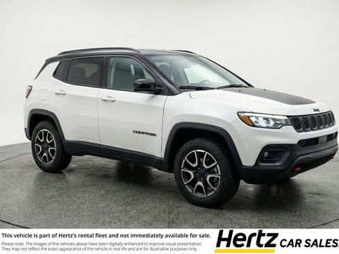 Used 2025 Jeep Compass Trailhawk image 1