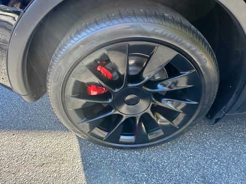 Used 2023 Tesla Model Y Long Range image 13