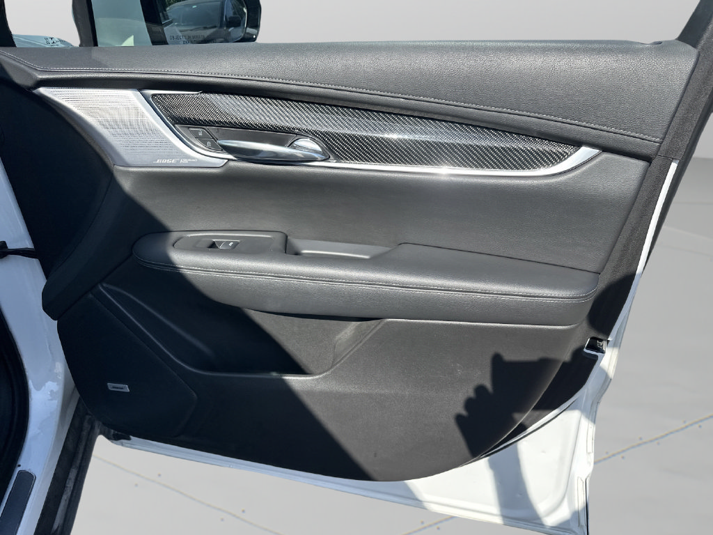Used 2023 Cadillac XT6 Sport w/ Technology Package AWD/4WD image 13
