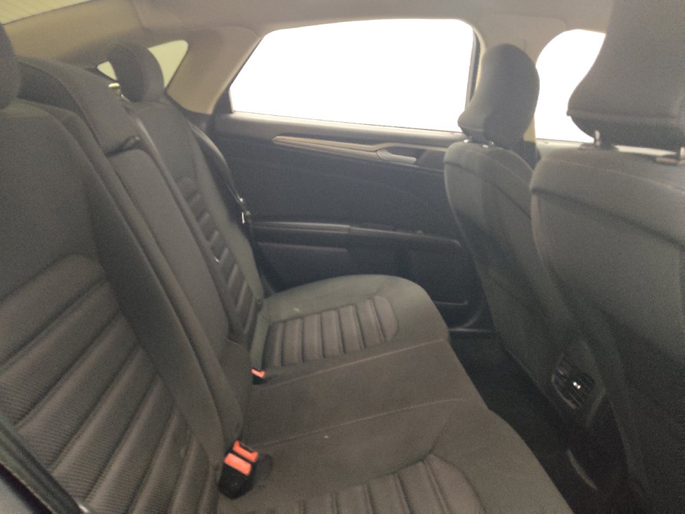 Used 2018 Ford Fusion SE FWD image 19