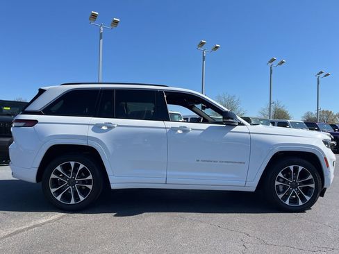 Used 2022 Jeep Grand Cherokee Overland w/ Luxury Tech Group IV AWD/4WD image 50
