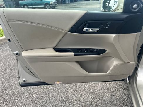 Used 2015 Honda Accord EX-L image 11