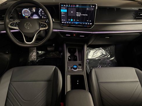 New 2026 Volkswagen Tiguan SE image 12