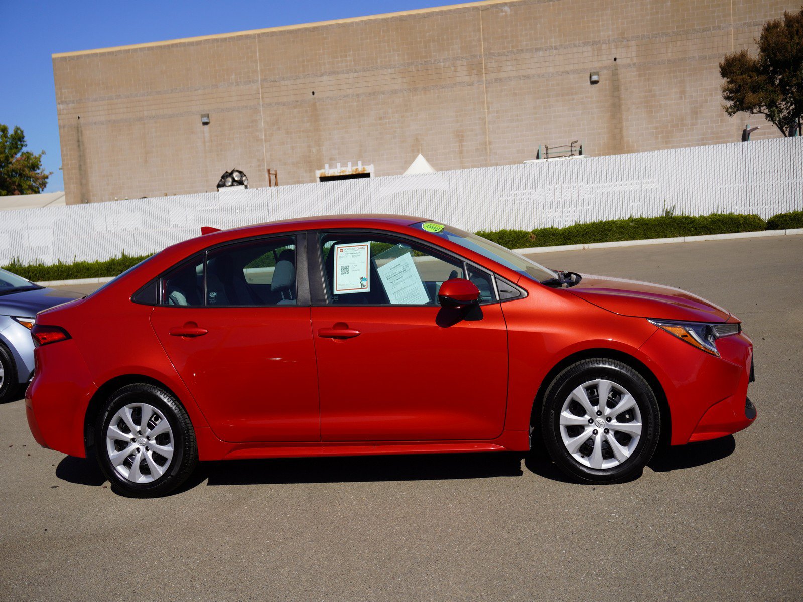 Used 2021 Toyota Corolla LE FWD image 4