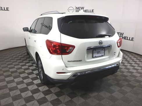 Used 2019 Nissan Pathfinder SL image 6