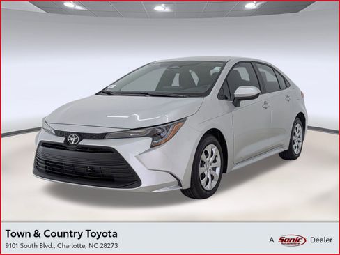 Used 2025 Toyota Corolla LE image 1