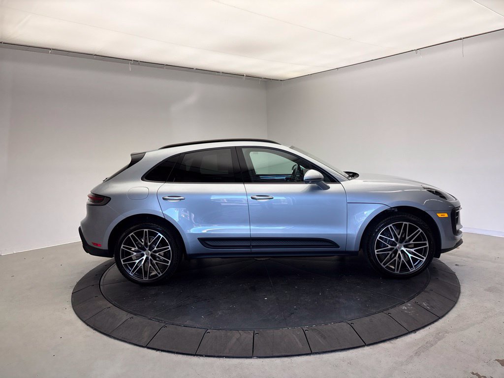 Certified 2026 Porsche Macan AWD/4WD image 6