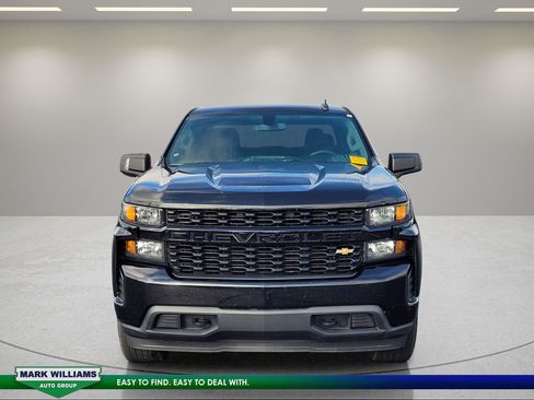 Used 2019 Chevrolet Silverado 1500 Custom w/ Custom Value Package AWD/4WD image 9