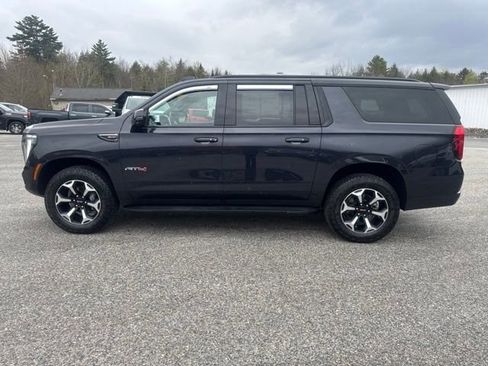Used 2025 GMC Yukon XL AT4 AWD/4WD image 3