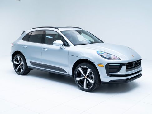 Certified 2026 Porsche Macan AWD/4WD image 7