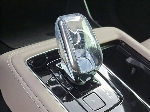 New 2025 Volvo XC90 B6 Ultra w/ Protection Package image 6