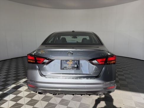 Certified 2021 Nissan Altima 2.5 SV w/ SV Premium Package AWD/4WD image 9