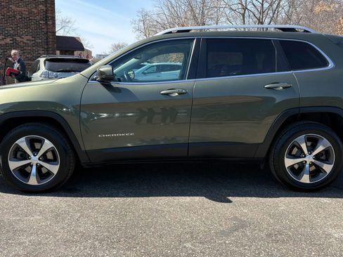 Used 2019 Jeep Cherokee Limited image 5