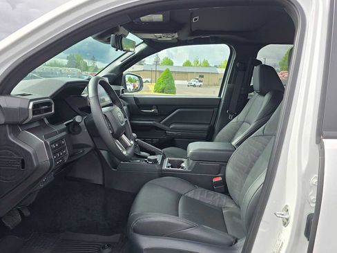 Used 2025 Toyota Tacoma TRD Off-Road w/ TRD Off Road Premium Package AWD/4WD image 21