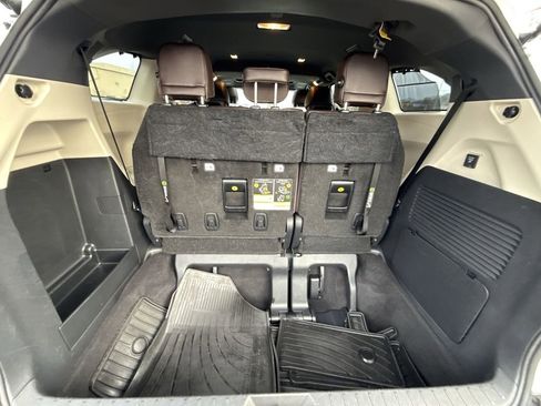Used 2023 Toyota Sienna Platinum image 25