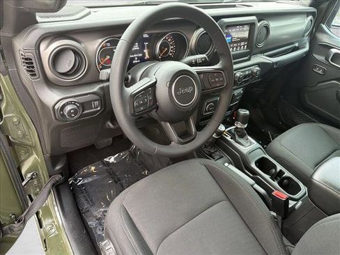 Used 2023 Jeep Gladiator Willys image 11