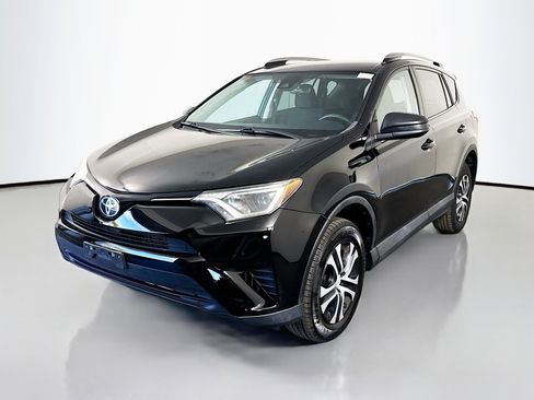 Used 2017 Toyota RAV4 LE image 4