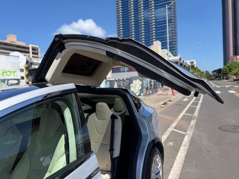 Used 2018 Tesla Model X 75D AWD/4WD image 11