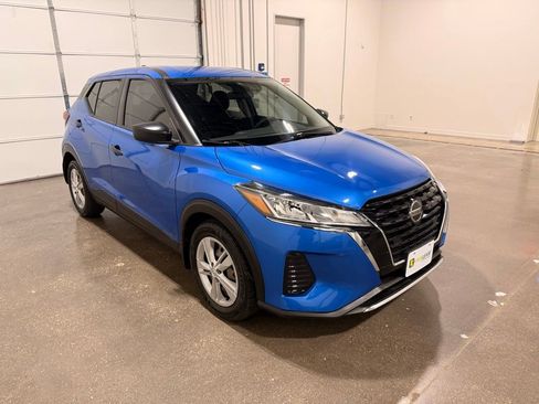 Used 2021 Nissan Kicks S image 3
