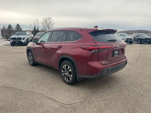 Used 2021 Toyota Highlander XLE image 5