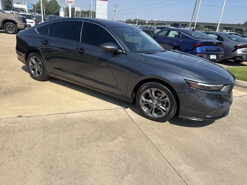 Used 2023 Honda Accord EX image 10