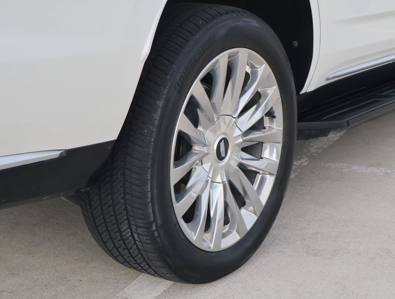 Used 2024 Cadillac Escalade Premium Luxury RWD image 10