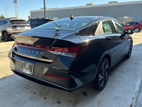 Certified 2025 Hyundai Elantra Sport image 4