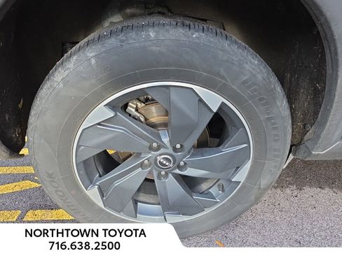 Used 2025 Nissan Rogue SV image 5