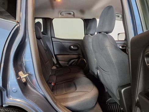 Used 2022 Jeep Renegade Latitude w/ Convenience Group image 10