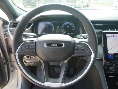 New 2025 Jeep Grand Cherokee Limited w/ Black Appearance Package AWD/4WD image 26