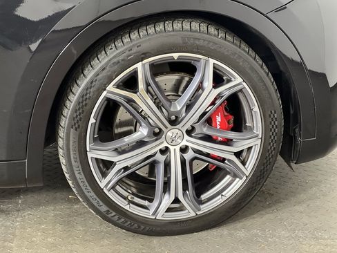 Used 2019 Maserati Levante Trofeo image 12